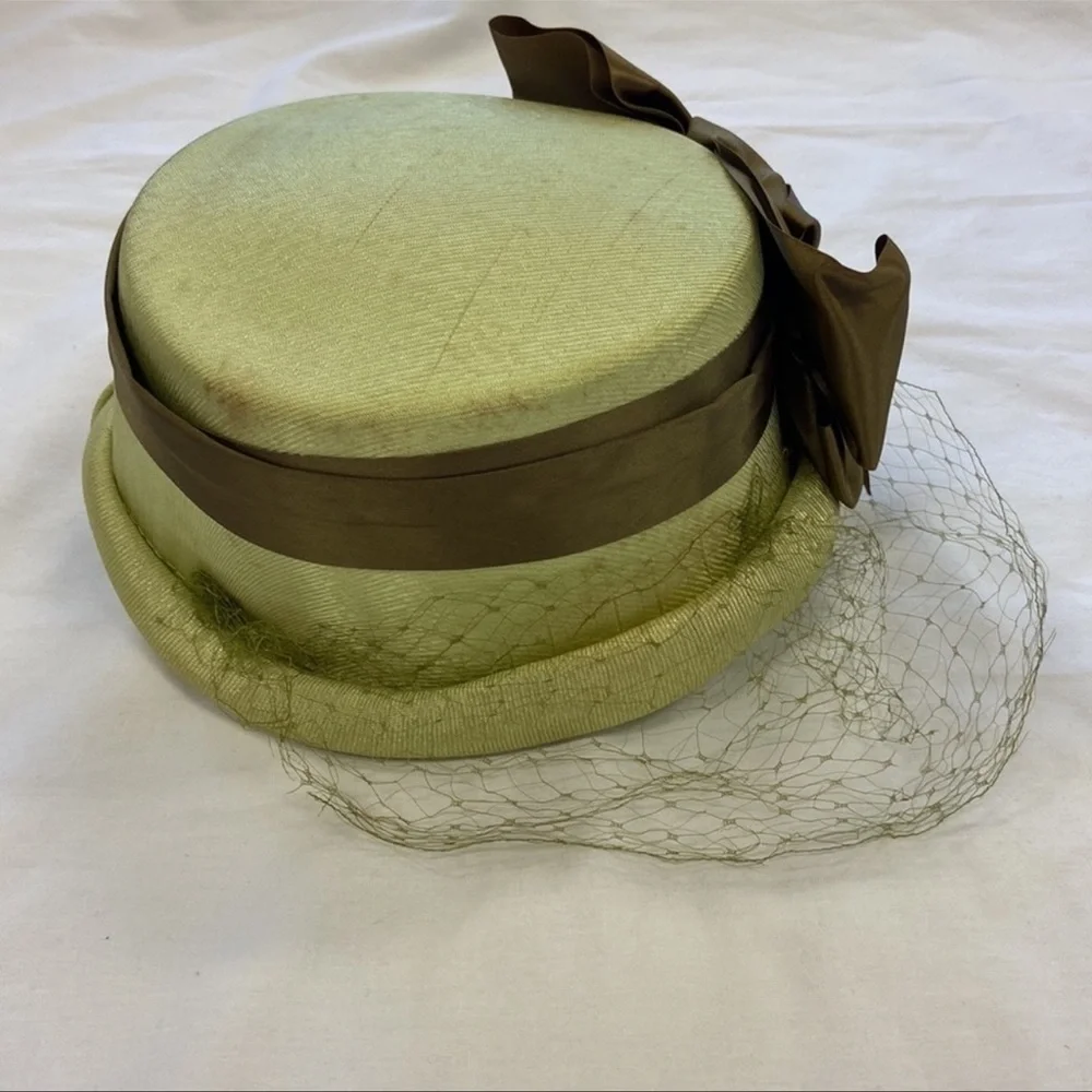 Vintage Hat Shimmer Sage Green/Olive Green Satin Bow Veiled‎ - Picture 4 of 11